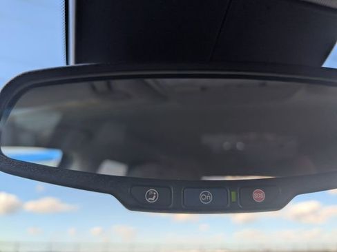 Used 2022 Chevrolet Trax LT w/ LT Convenience Package image 16