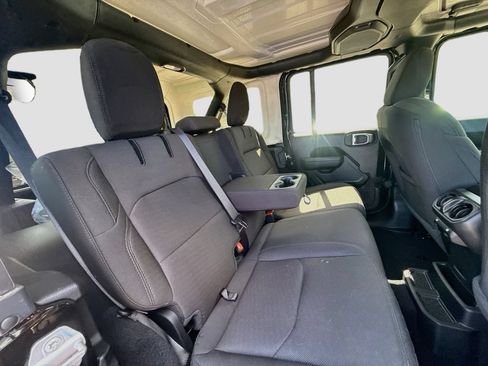 Used 2023 Jeep Wrangler Unlimited w/ Cold Weather Group AWD/4WD image 31