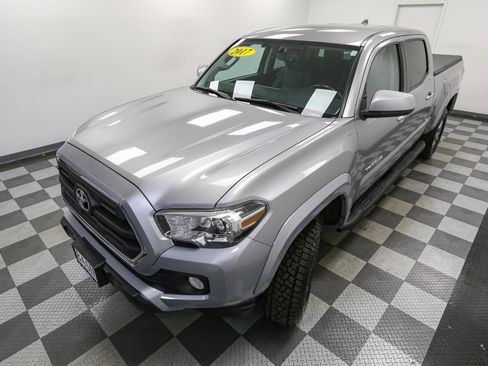 Used 2017 Toyota Tacoma SR5 image 6