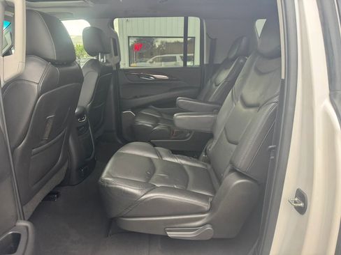 Used 2019 Cadillac Escalade ESV Luxury AWD/4WD image 6