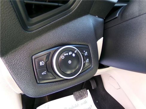 Used 2018 Ford Escape SE w/ Ford Safe & Smart Package image 6