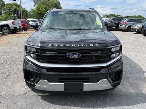 Used 2026 Ford Expedition Platinum w/ Driver's Package AWD/4WD image 24