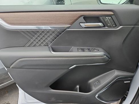 New 2026 GMC Acadia Denali w/ Super Cruise Package image 17