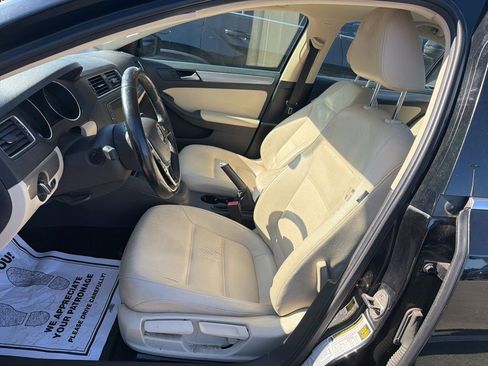 Used 2017 Volkswagen Jetta SE FWD image 5