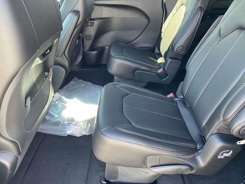 New 2026 Chrysler Pacifica Select w/ S Appearance Package FWD image 41