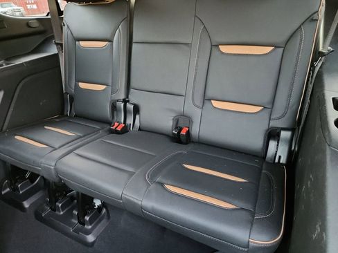 Used 2023 GMC Yukon AT4 w/ AT4 Premium Package image 18