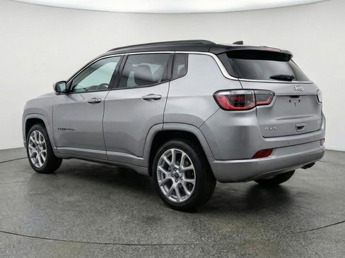 Used 2025 Jeep Compass Limited image 6