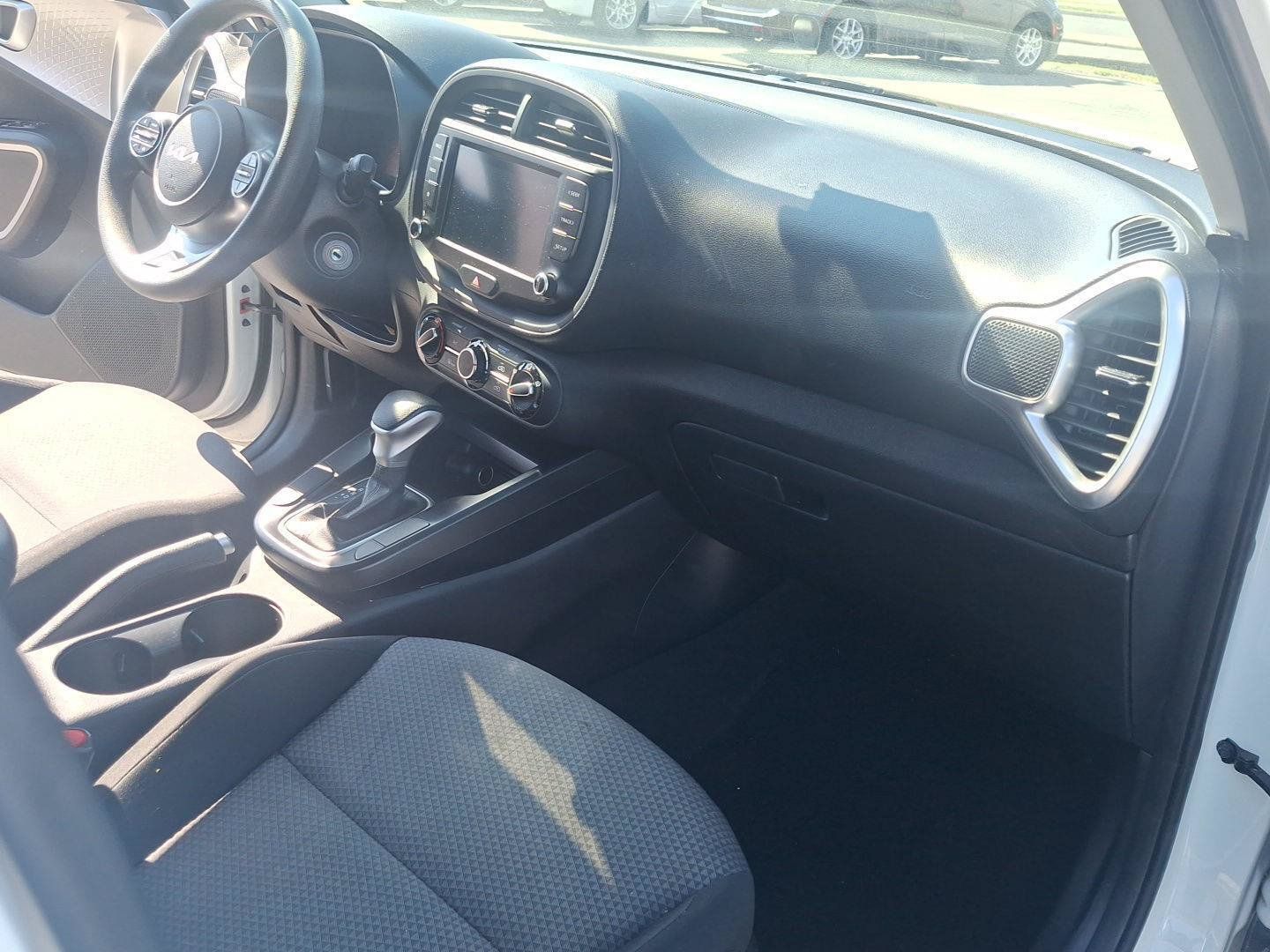 Used 2023 Kia Soul LX w/ LX Technology Package FWD image 17