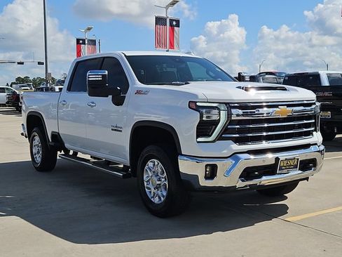 Used 2024 Chevrolet Silverado 2500 LTZ w/ LTZ Texas Edition AWD/4WD image 3