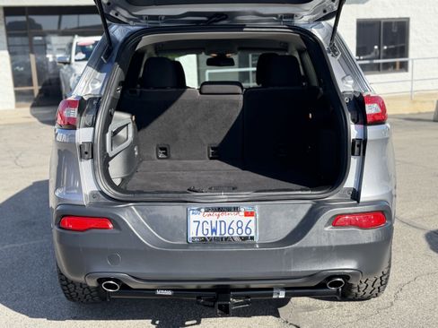 Used 2014 Jeep Cherokee Latitude AWD/4WD image 9