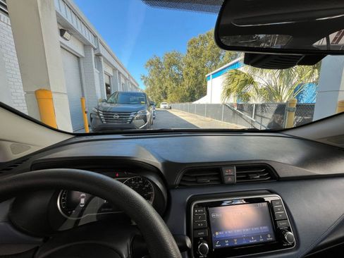 Used 2025 Nissan Versa SV image 33