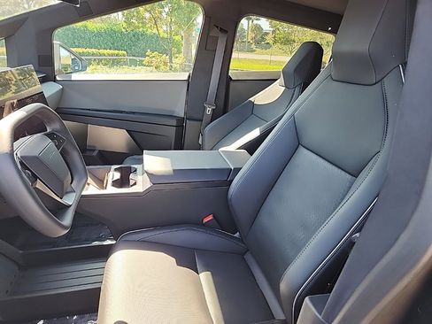 Used 2025 Tesla Cybertruck AWD Crew Cab image 18