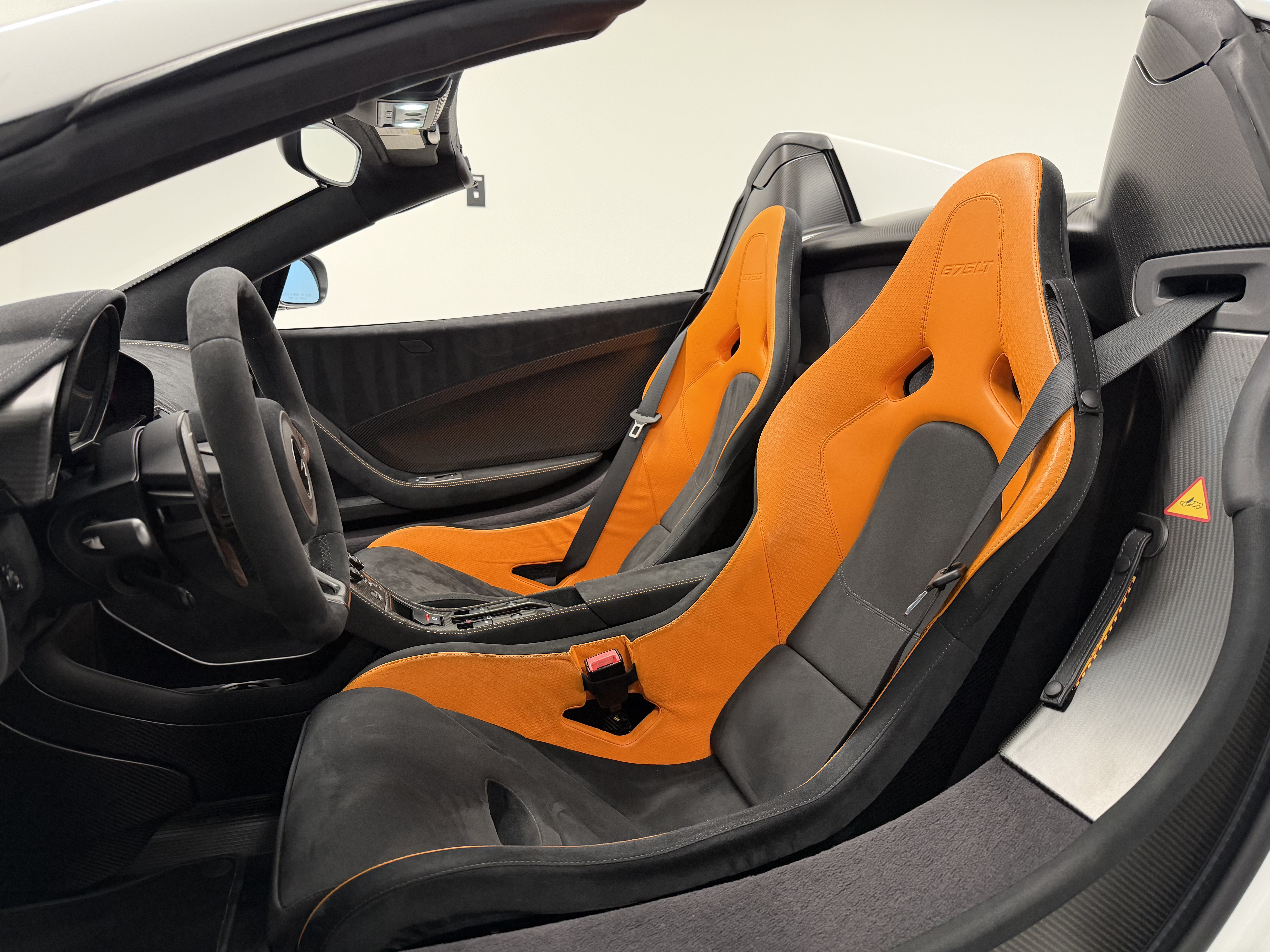 Used 2016 McLaren 675LT Spider RWD image 18