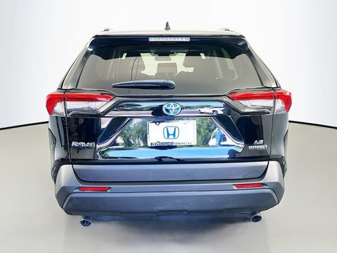 Used 2021 Toyota RAV4 LE AWD/4WD image 6