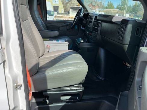 Used 2015 Chevrolet Express 2500 image 20