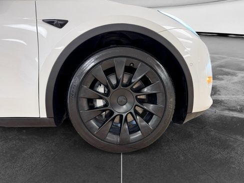 Used 2021 Tesla Model Y Long Range AWD/4WD image 34