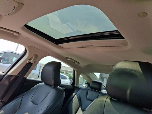 Used 2019 Ford Fusion Energi Titanium FWD image 21