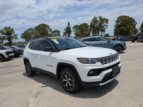 Used 2025 Jeep Compass Limited AWD/4WD image 2