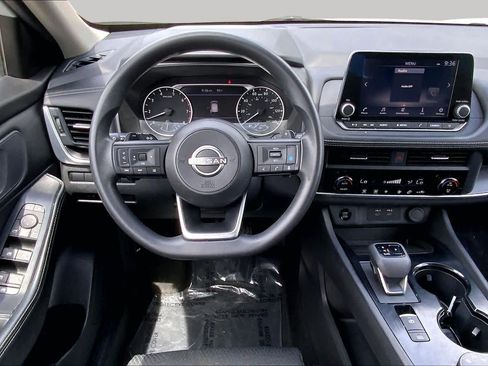Used 2024 Nissan Rogue SV AWD/4WD image 6