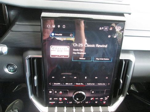 New 2025 GMC Acadia Elevation image 19