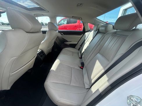 Used 2018 Honda Accord Touring image 10