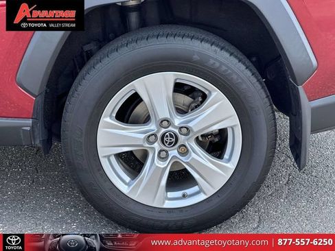 Used 2021 Toyota RAV4 LE AWD/4WD image 11