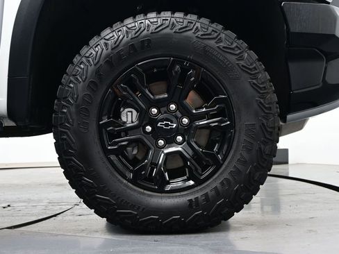 Used 2025 Chevrolet Silverado 1500 ZR2 AWD/4WD image 12
