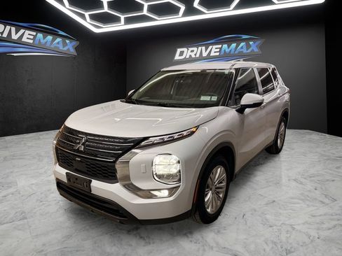 Used 2022 Mitsubishi Outlander ES AWD/4WD image 1