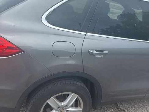 Used 2011 Porsche Cayenne S AWD/4WD image 9