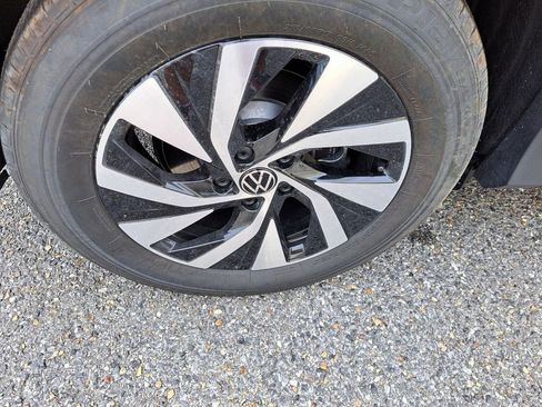 New 2025 Volkswagen Tiguan S image 23