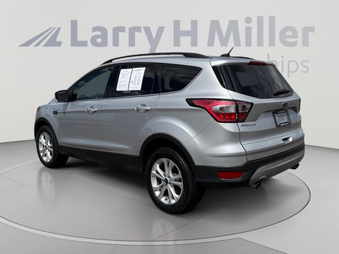Used 2017 Ford Escape SE w/ Equipment Group 201A AWD/4WD image 3