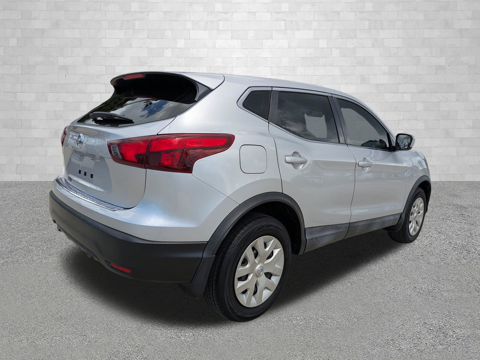 Used 2019 Nissan Rogue Sport S FWD image 2