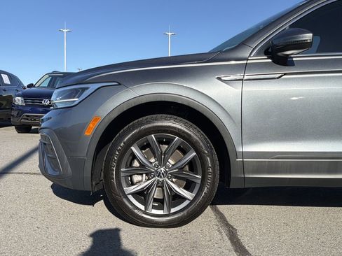 Used 2023 Volkswagen Tiguan SE FWD image 9