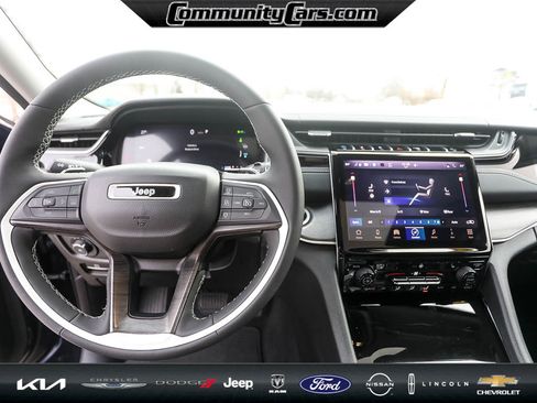 Used 2022 Jeep Grand Cherokee Limited 4xe image 13