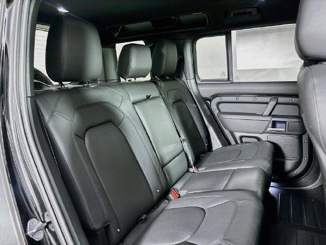 New 2026 Land Rover Defender 110 X-Dynamic SE AWD/4WD image 24