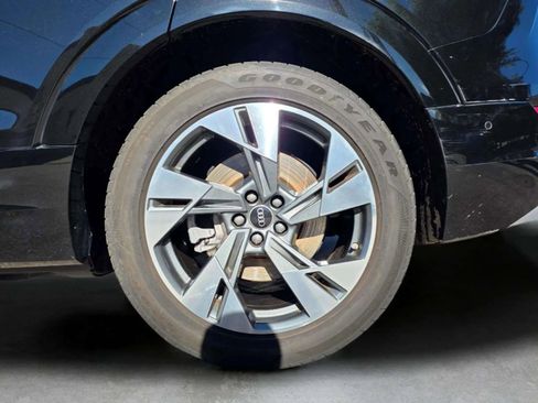 Used 2022 Audi e-tron Premium Plus w/ Premium Plus Package image 13