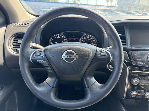 Used 2017 Nissan Pathfinder S image 7
