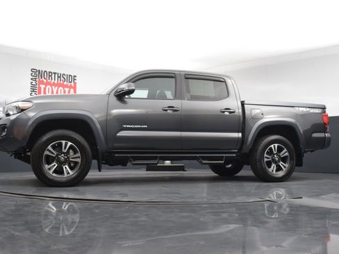 Used 2017 Toyota Tacoma TRD Sport w/ Tow Package (A/T) AWD/4WD image 28