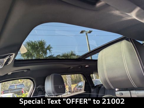 Used 2019 Land Rover Range Rover Velar R-Dynamic SE image 22