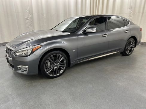 Used 2017 INFINITI Q70 L 3.7 image 2