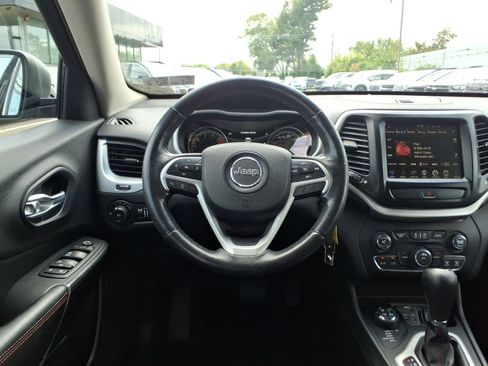 Used 2016 Jeep Cherokee Trailhawk w/ Leather Interior Group AWD/4WD image 14
