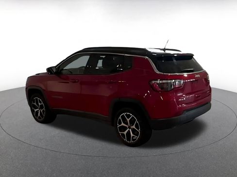 Used 2025 Jeep Compass Limited AWD/4WD image 9