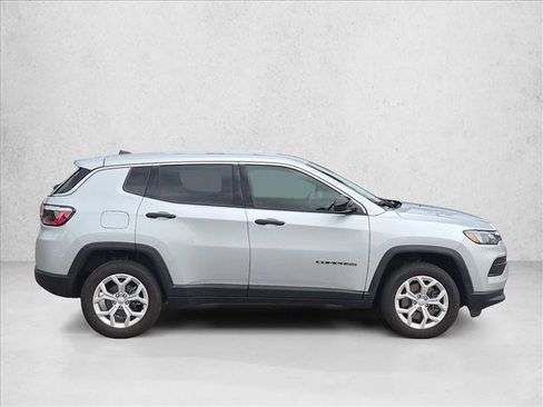 Used 2024 Jeep Compass Sport AWD/4WD image 4