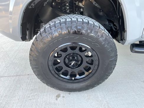 Used 2020 Toyota Tacoma TRD Sport w/ Technology Package image 19
