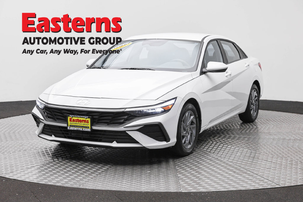 Used 2026 Hyundai Elantra Hybrid FWD image 1