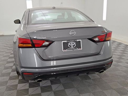 Used 2025 Nissan Altima 2.5 SR w/ SR Premium Package FWD image 3