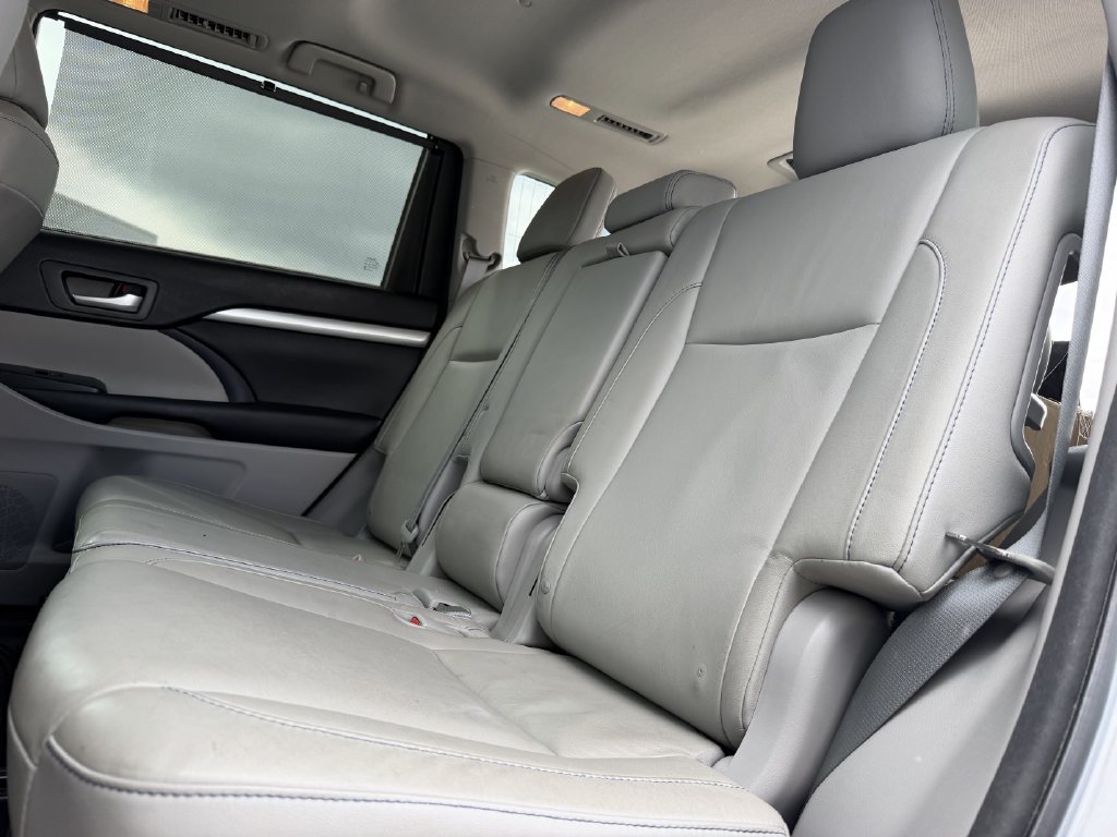 Used 2016 Toyota Highlander XLE FWD image 24