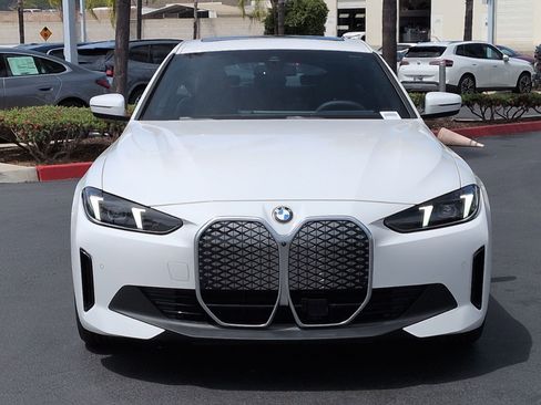 New 2026 BMW i4 eDrive40 w/ Parking Assistance Package RWD image 3
