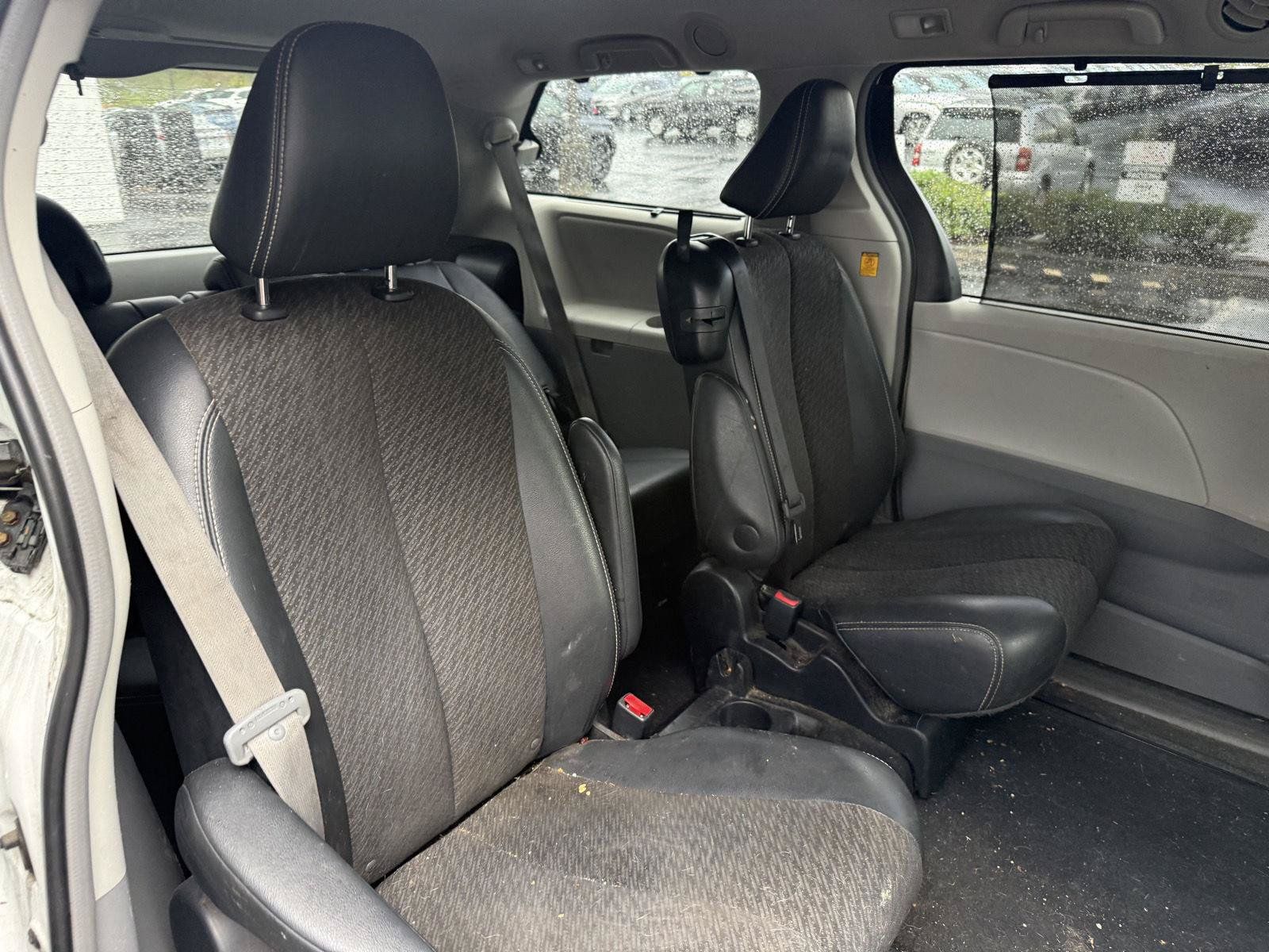 Used 2011 Toyota Sienna SE w/ Preferred Pkg FWD image 12