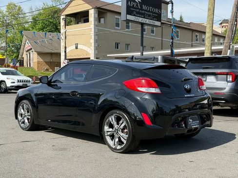 Used 2017 Hyundai Veloster Value Edition FWD image 5